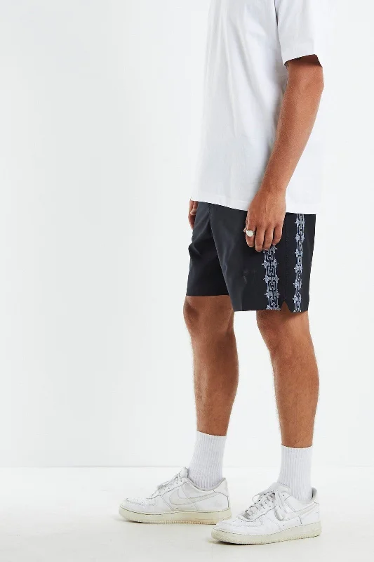 Men's pleated front twill shorts for a classic and sophisticated appearanceMisfit velvet steel 18 board short - black/chain Men's pleated front twill shorts for a classic and sophisticated appearanceMisfit velvet steel 18 board short - black/chain