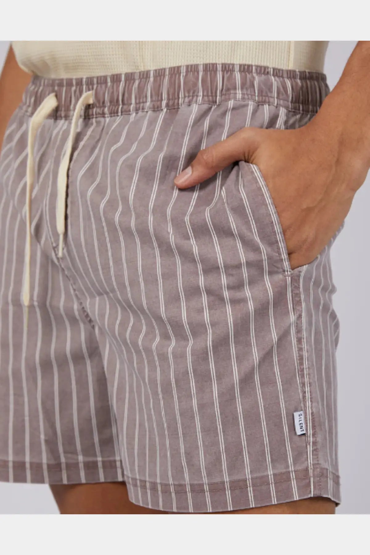 Men's ripped denim shorts for a trendy streetwear aestheticSilent theory - johnston short - burgundy Men's ripped denim shorts for a trendy streetwear aestheticSilent theory - johnston short - burgundy