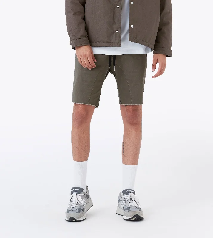 Men's pleated front twill shorts for a classic and sophisticated appearanceSureshot Short Peat Men's pleated front twill shorts for a classic and sophisticated appearanceSureshot Short Peat