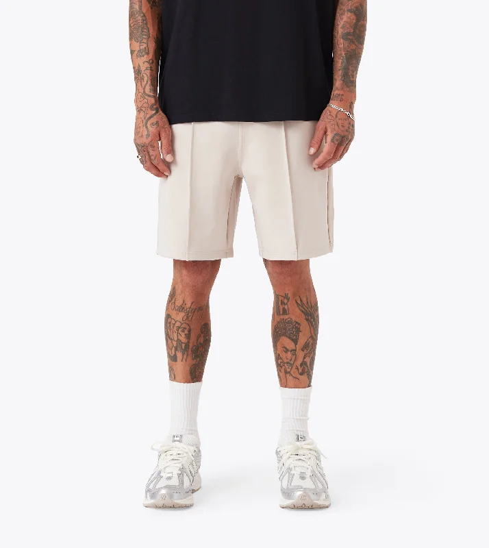 Men's pleated front twill shorts for a classic and sophisticated appearanceZR Football Short Oat Men's pleated front twill shorts for a classic and sophisticated appearanceZR Football Short Oat