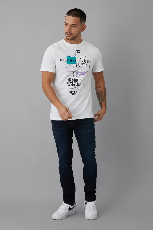 Men's Jeans with a Frayed Hem for a Casual and Effortless StyleDiscovery Printed crew neck t-shirt in optic White Men's Jeans with a Frayed Hem for a Casual and Effortless StyleDiscovery Printed crew neck t-shirt in optic White