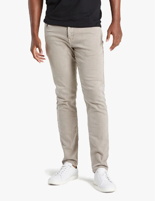Men's Low - Rise Jeans in a Light Wash for a Casual and Youthful LookBucks