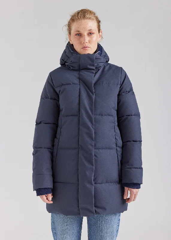 Men jackets with a media - friendly pocket for easy access to gadgetsDoudoune Pyrenex Phenix femme recylée en duvet naturel Amiral Men jackets with a media - friendly pocket for easy access to gadgetsDoudoune Pyrenex Phenix femme recylée en duvet naturel Amiral