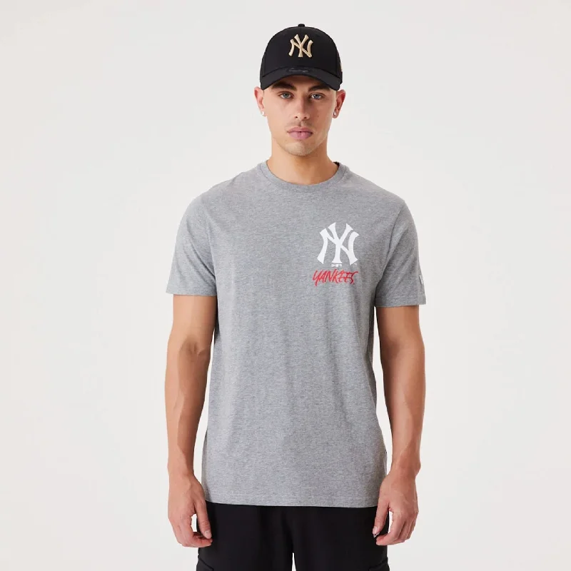 Men's distressed denim - look t - shirts with a rugged appealNew York Yankees MLB Team Logo Graphic Medium Grey T-Shirt Men's distressed denim - look t - shirts with a rugged appealNew York Yankees MLB Team Logo Graphic Medium Grey T-Shirt