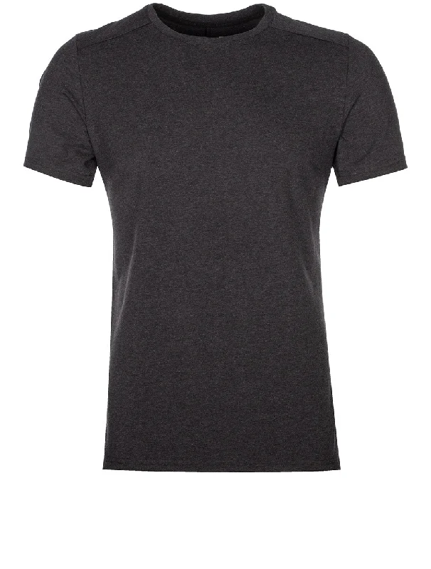 Men's plus - size pocket t - shirts with a classic lookPerformance T-shirt Black