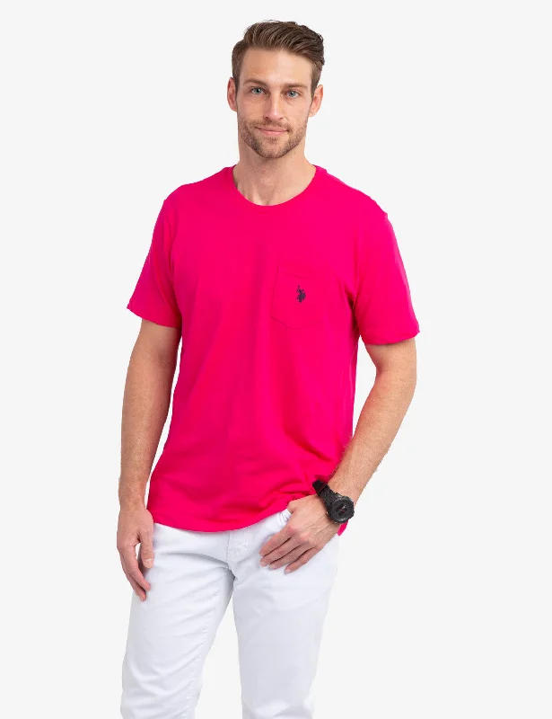 Men's polo t - shirts with a contrast collar for a preppy lookSMALL LOGO POCKET T-SHIRT Men's polo t - shirts with a contrast collar for a preppy lookSMALL LOGO POCKET T-SHIRT