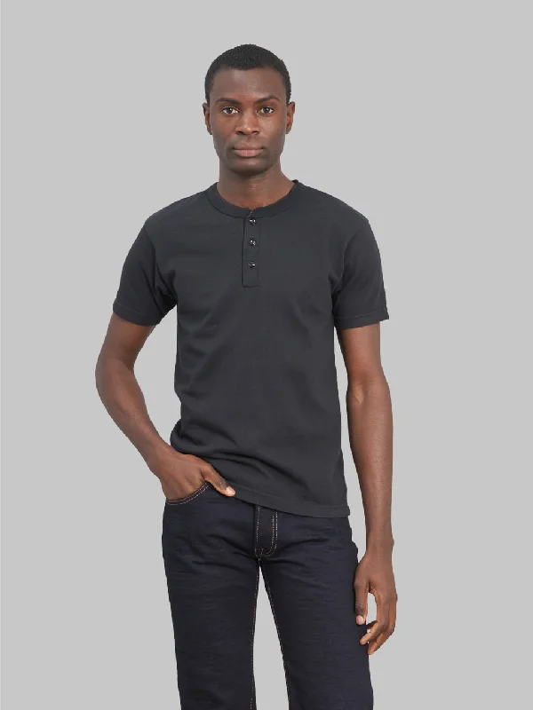 Men's stretchable athletic polo shirts for fitness workoutsUES Ramayana Henley Neck T-Shirt Black