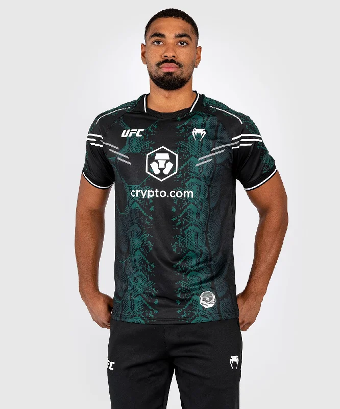 Men's v - neck muscle t - shirts for a body - building aestheticUFC Adrenaline by Venum Authentic Fight Night Men’s Jersey - Emerald Edition - Green/Black Men's v - neck muscle t - shirts for a body - building aestheticUFC Adrenaline by Venum Authentic Fight Night Men’s Jersey - Emerald Edition - Green/Black